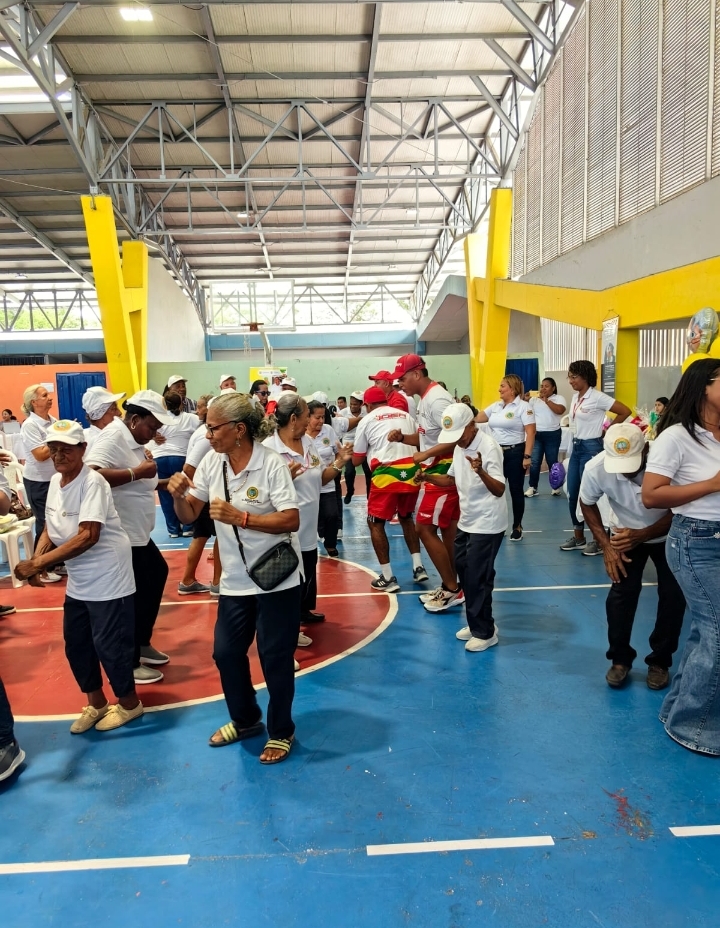 PARTICIPAMOS DE LA FERIA DEL ADULTO  MAYOR 